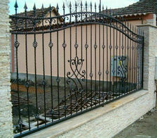 Забор металлический кованый с пиками