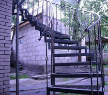Лестница металлическая для дачи