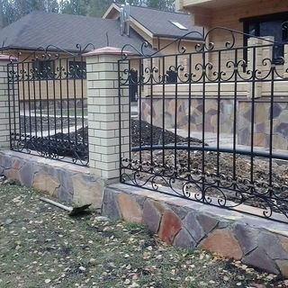Забор кованный из металла
