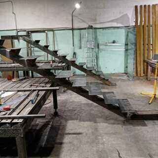 Цех по производству металлических лестниц.