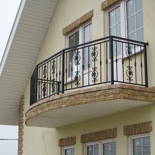 Балконные перила из металла с ковкой